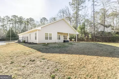 Exterior - 202 S Lake Ct, Dublin, GA 31021 photo 7 of 9