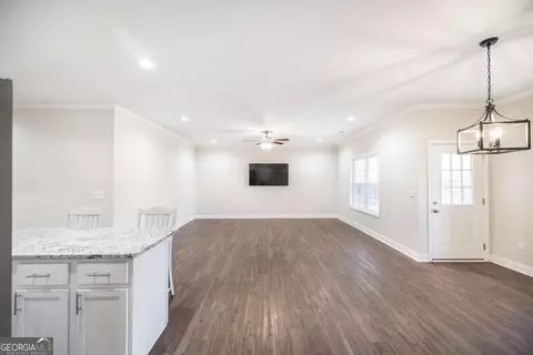 Living - 202 S Lake Ct, Dublin, GA 31021 photo 1 of 3