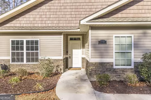 Exterior - 202 S Lake Ct, Dublin, GA 31021 photo 4 of 9