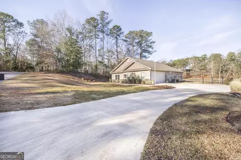 Exterior - 202 S Lake Ct, Dublin, GA 31021 photo 1 of 9