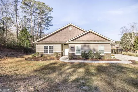 Exterior - 202 S Lake Ct, Dublin, GA 31021 photo 2 of 9