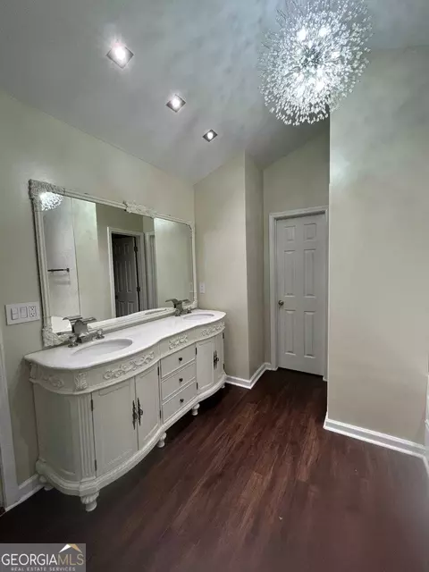 Bath - 1209 Pendley Pt, Hampton, GA 30228 photo 4 of 5