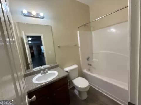 Bath - 1209 Pendley Pt, Hampton, GA 30228 photo 2 of 5