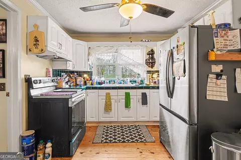 Kitchen - 1497 Harris Rd, Jasper, GA 30143 photo 1 of 3