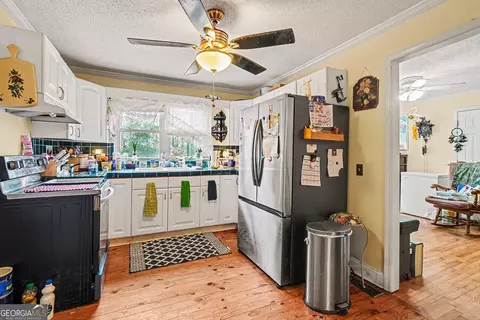 Kitchen - 1497 Harris Rd, Jasper, GA 30143 photo 2 of 3