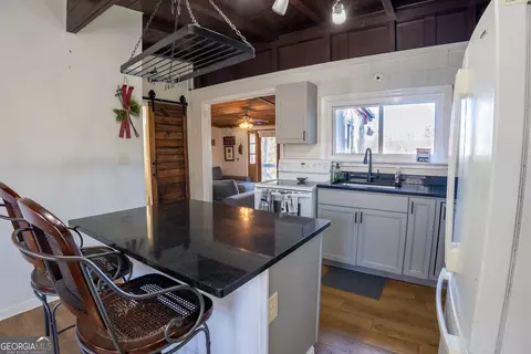 Kitchen - 199 Cherokee Dr, Jackson, GA 30233 photo 3 of 4