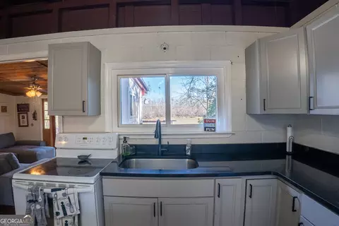 Kitchen - 199 Cherokee Dr, Jackson, GA 30233 photo 4 of 4