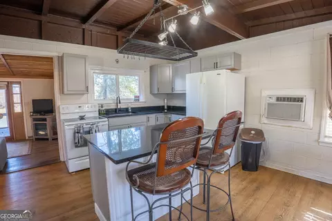 Kitchen - 199 Cherokee Dr, Jackson, GA 30233 photo 2 of 4