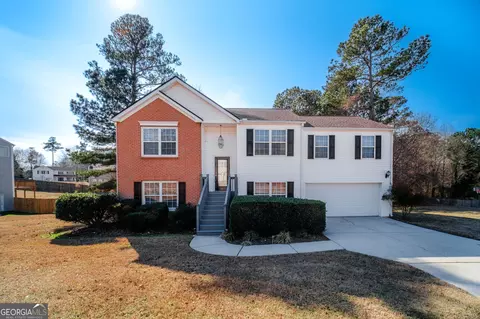 452 Crested View Dr, Loganville, GA 30052