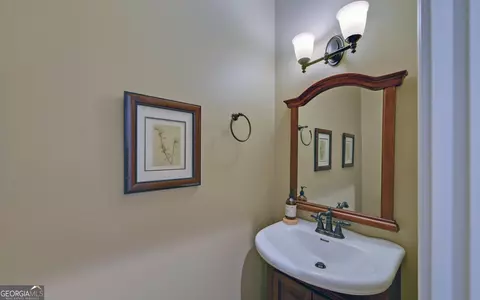 Bath - 29 Cottage Ln, Toccoa, GA 30577 photo 2 of 4