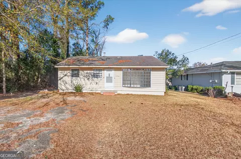 370 S 6th St, Jesup, GA 31545