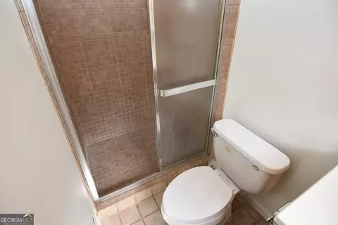 Bath - 550 Gresham Rd, Zebulon, GA 30295 photo 1 of 5