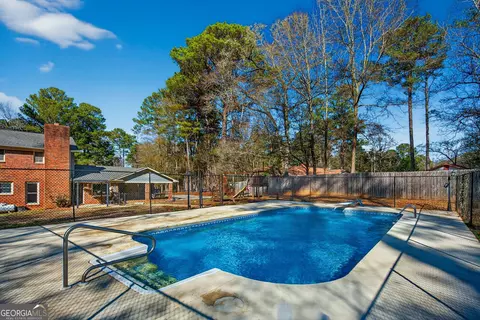 Exterior - 214 Willowcrest Way, Lagrange, GA 30240 photo 6 of 10