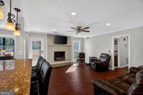 Living - 214 Willowcrest Way, Lagrange, GA 30240 photo 2 of 2