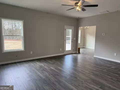 Living - 4 Morningside Ct, Thomaston, GA 30286 photo 3 of 3