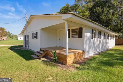 24 Sangster Rd, Jesup, GA 31545