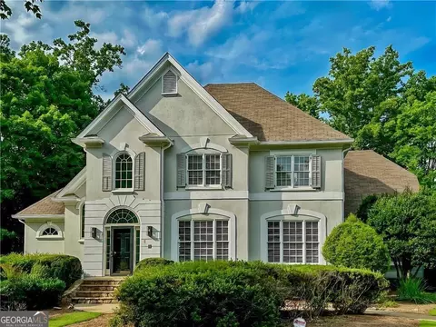2660 Coachmans Cir, Alpharetta, GA 30022