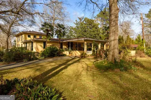 687 Lakeshore Dr, Jackson, GA 30233