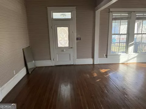 Living - 315 Pine Ave, Pinehurst, GA 31070 photo 3 of 4
