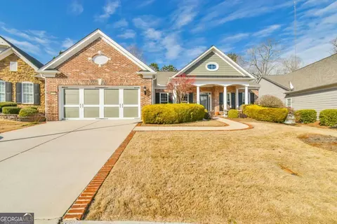 6404 Falling Water Ln, Hoschton, GA 30548