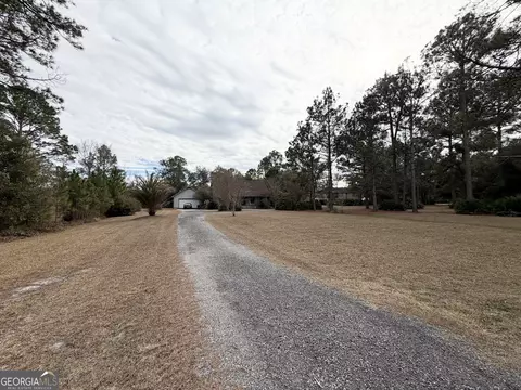 2124 Horseshoe Cove Rd, Waverly, GA 31565