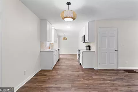 Entry Way - 223 Pinehaven Dr, Lagrange, GA 30240 photo 2 of 3