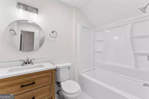 Bath - 223 Pinehaven Dr, Lagrange, GA 30240 photo 3 of 4