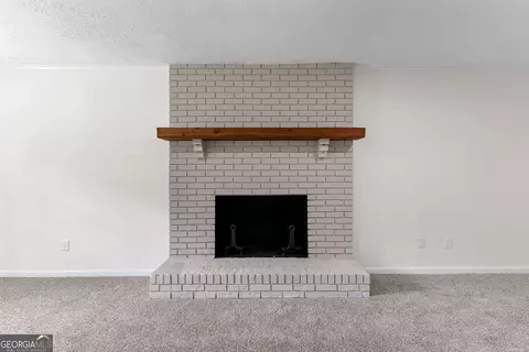 Living - 223 Pinehaven Dr, Lagrange, GA 30240 photo 4 of 5