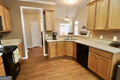 Kitchen - 190 Roundtree Way, Williamson, GA 30292 photo 2 of 4