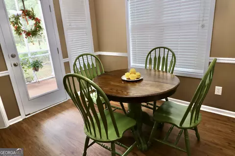 Dining - 190 Roundtree Way, Williamson, GA 30292 photo 6 of 8