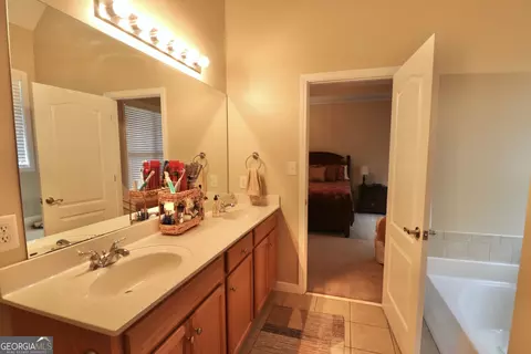 Bath - 190 Roundtree Way, Williamson, GA 30292 photo 1 of 6