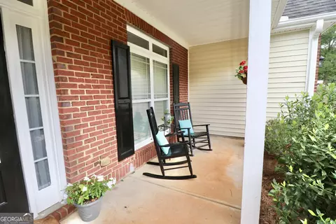 Exterior - 190 Roundtree Way, Williamson, GA 30292 photo 6 of 22