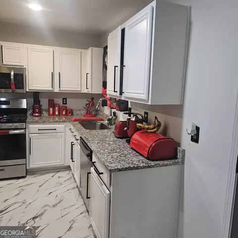 Kitchen - 239 Kyndal Dr, Hampton, GA 30228 photo 1 of 1