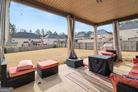 Exterior - 622 Stream Ct, Fairburn, GA 30213 photo 6 of 11