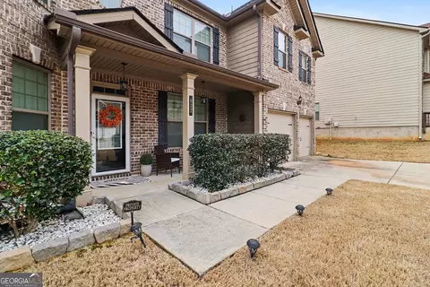 Exterior - 622 Stream Ct, Fairburn, GA 30213 photo 5 of 11