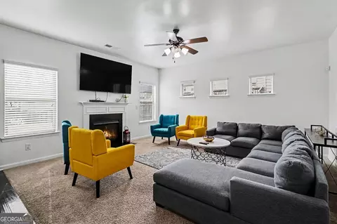 Living - 622 Stream Ct, Fairburn, GA 30213 photo 2 of 4