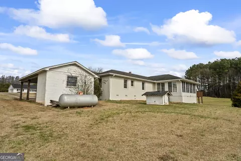 Exterior - 555 Hubbard Rd, Carnesville, GA 30521 photo 10 of 16