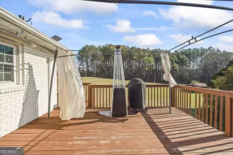 Exterior - 555 Hubbard Rd, Carnesville, GA 30521 photo 4 of 16