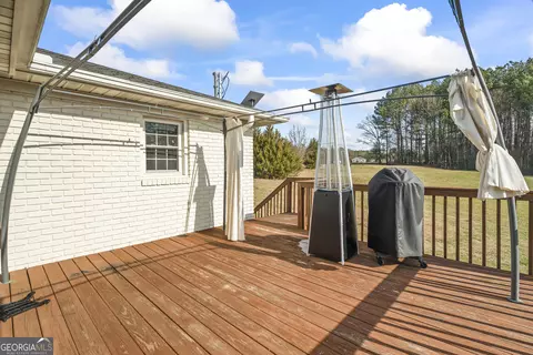 Exterior - 555 Hubbard Rd, Carnesville, GA 30521 photo 3 of 16