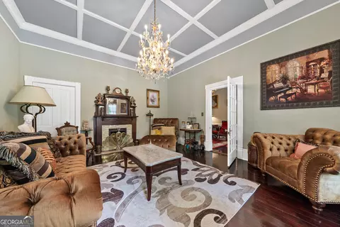 Living - 514 Covington St, Jackson, GA 30233 photo 2 of 6