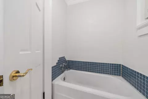 Bath - 514 Covington St, Jackson, GA 30233 photo 3 of 7