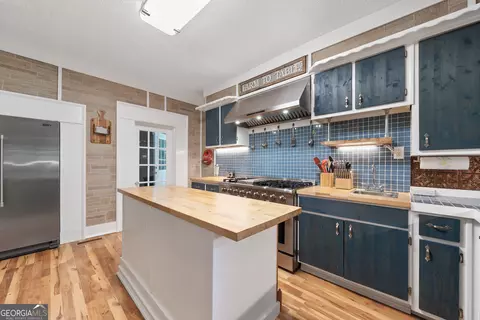 Kitchen - 514 Covington St, Jackson, GA 30233 photo 2 of 4