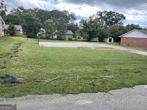 4 N Annie St, Newnan, GA 30263