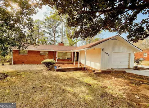 703 S West St, Greensboro, GA 30642