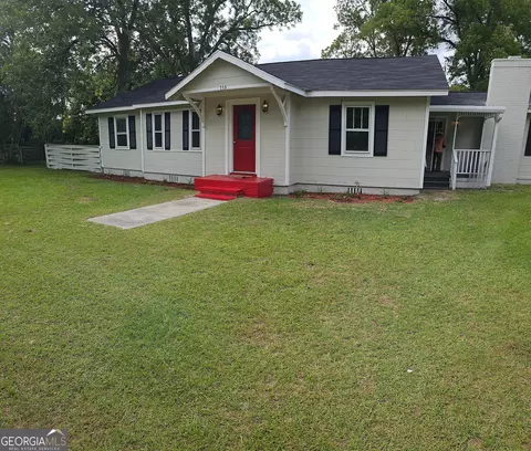 119 E Wacona Dr, Waycross, GA 31501