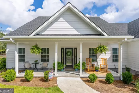 128 Satilla Bluffs Dr, Blackshear, GA 31516