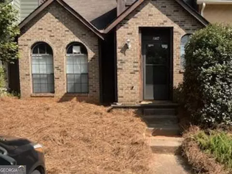 887 Brandy Oaks Ln, Stone Mountain, GA 30088