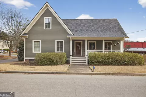Exterior - 334 N Second St, Madison, GA 30650 photo 2 of 8