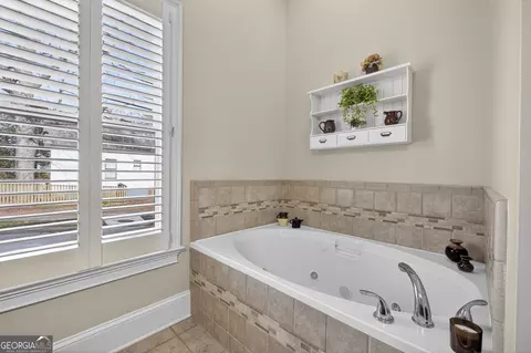 Bath - 334 N Second St, Madison, GA 30650 photo 4 of 8