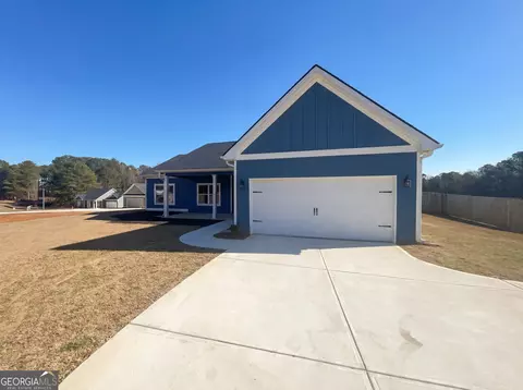 104 Charlie Fuller Rd, Grantville, GA 30220
